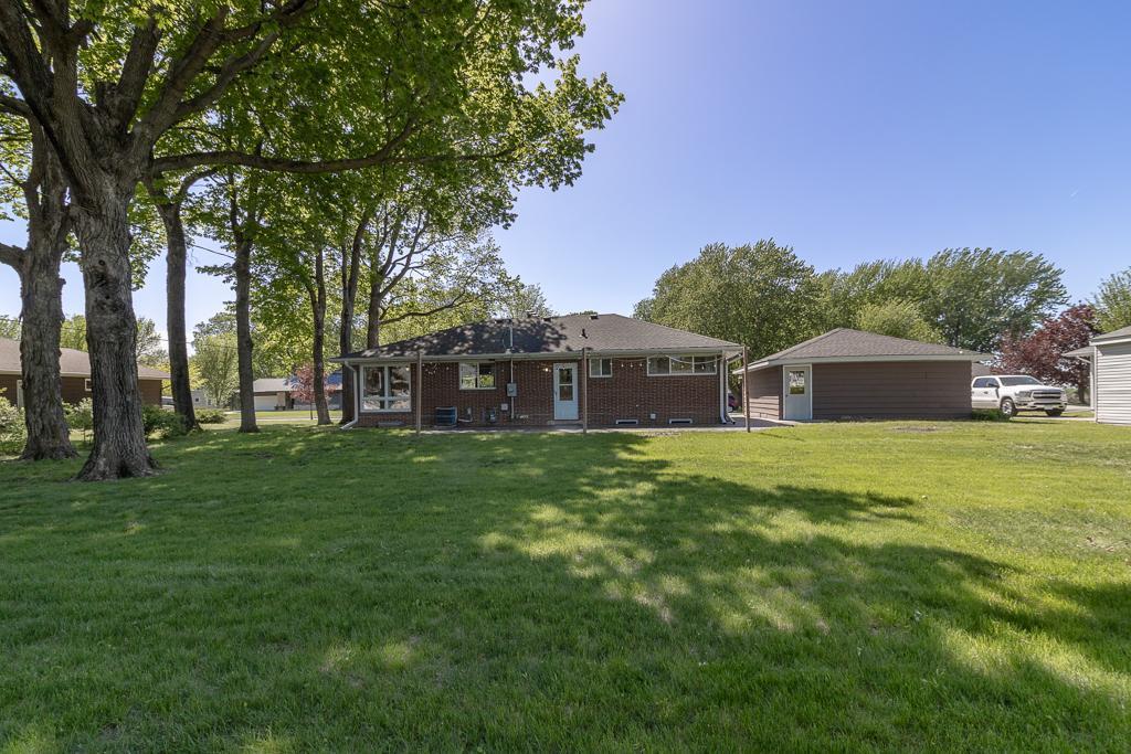 355 N Lexington Avenue, Le Center, Minnesota image 37