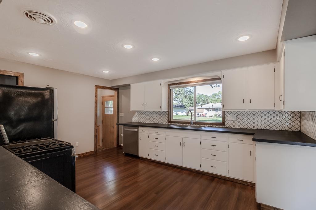 355 N Lexington Avenue, Le Center, Minnesota image 9