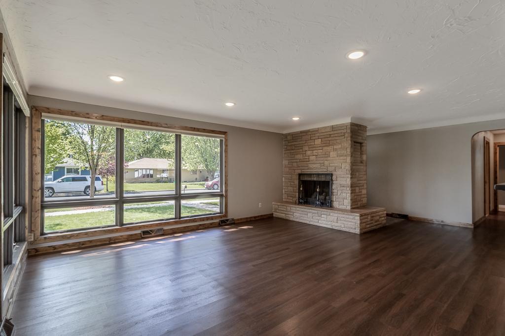 355 N Lexington Avenue, Le Center, Minnesota image 3