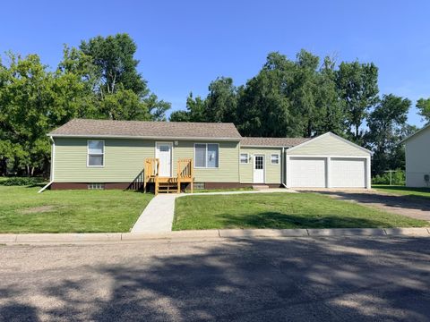 Homes For Sale - 519 E 9th Street<br/> Morris, MN 56267