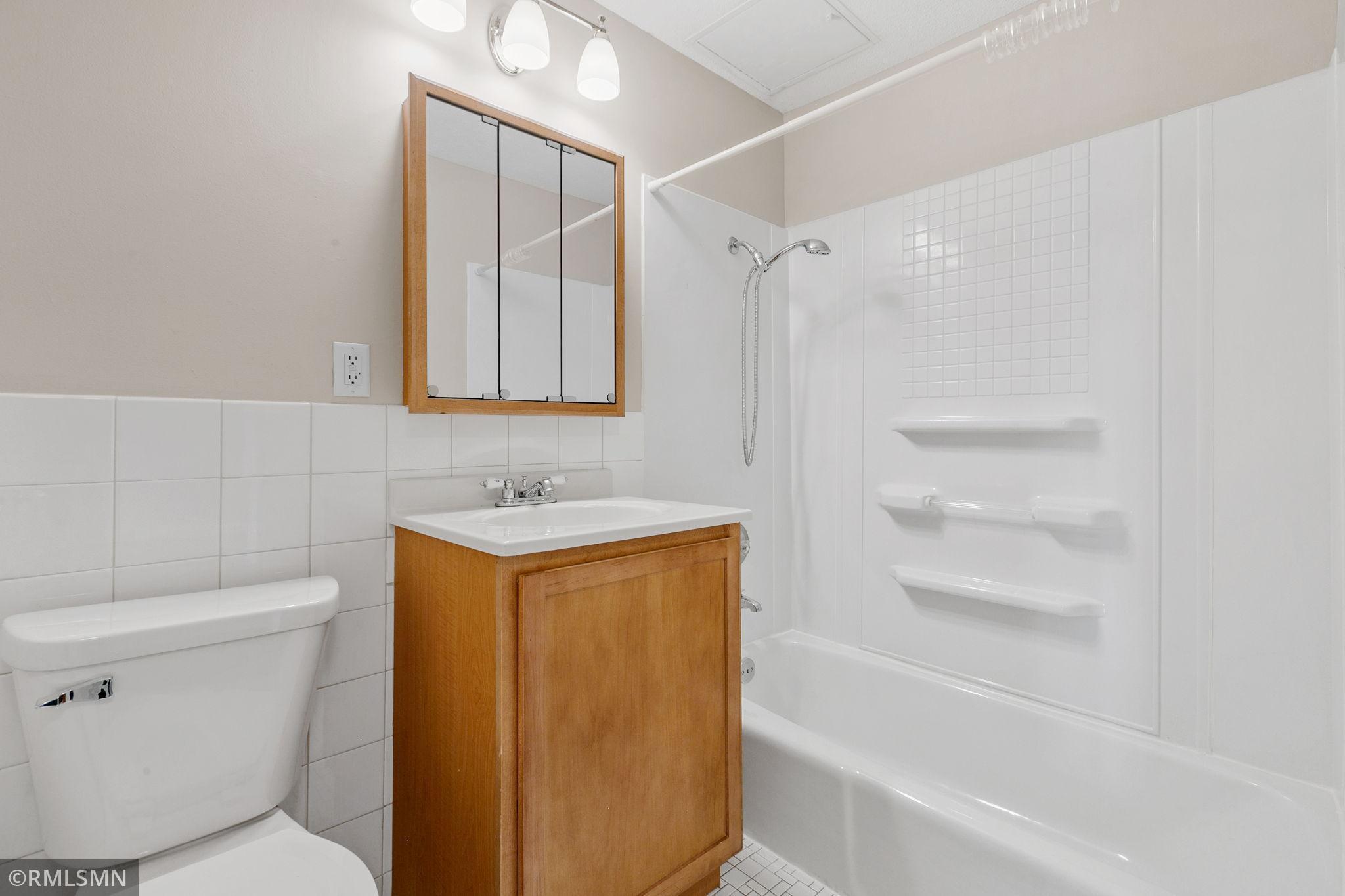 520 Ridgewood Avenue #103, Minneapolis, Minnesota image 15