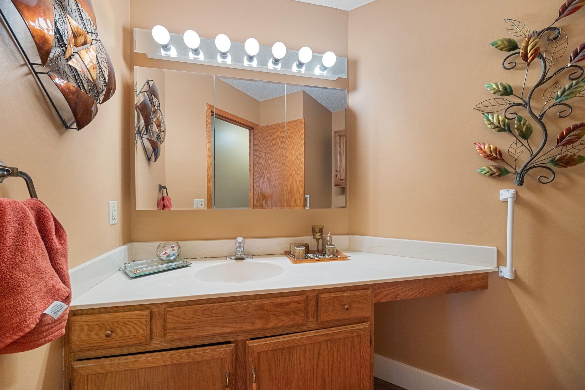 10326 Lee Drive, Eden Prairie, Minnesota image 19