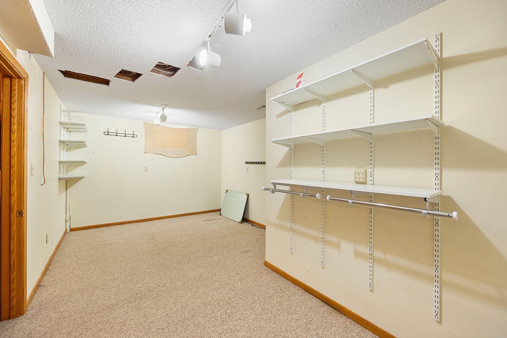 10326 Lee Drive, Eden Prairie, Minnesota image 30