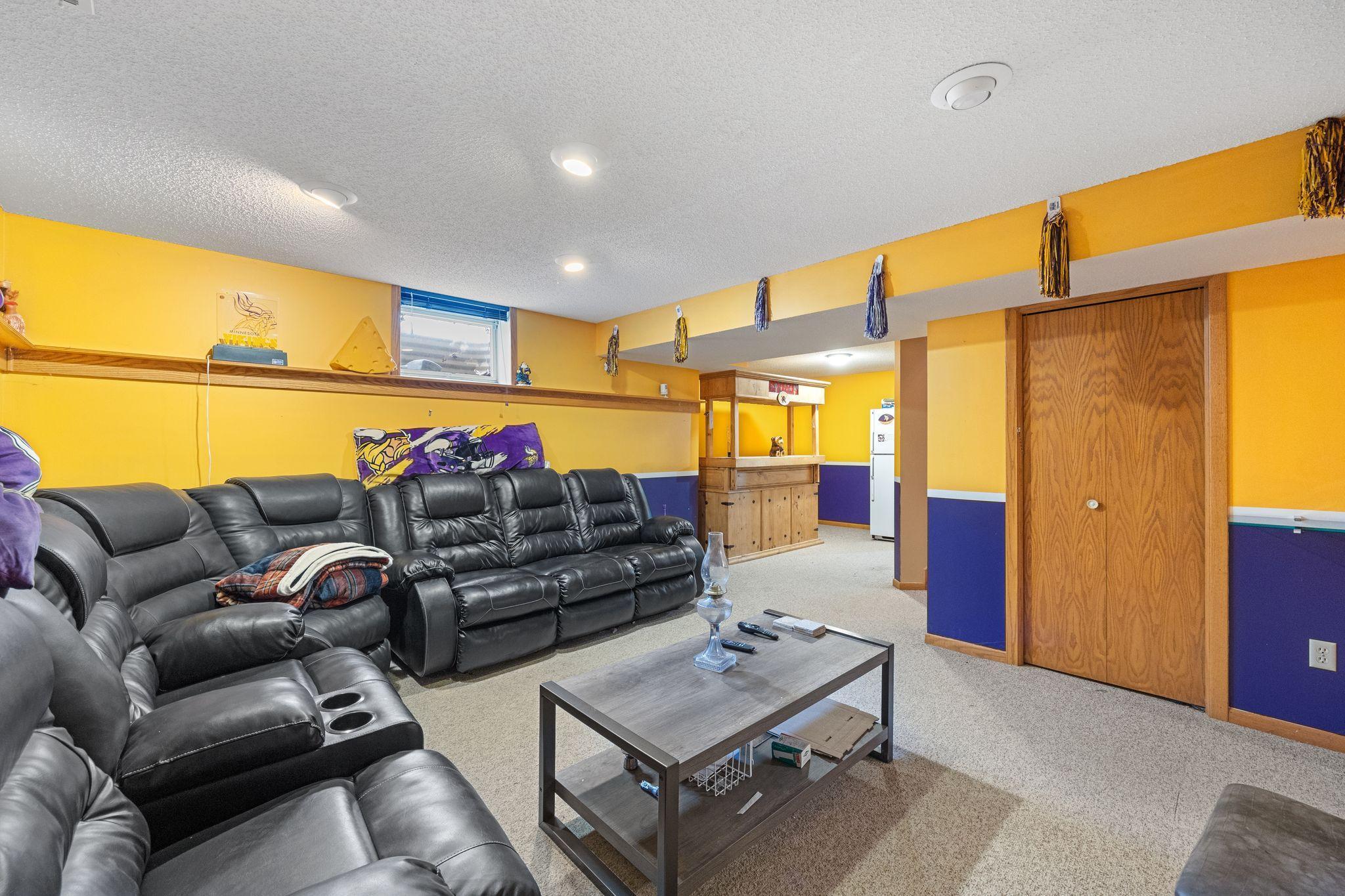 10326 Lee Drive, Eden Prairie, Minnesota image 28