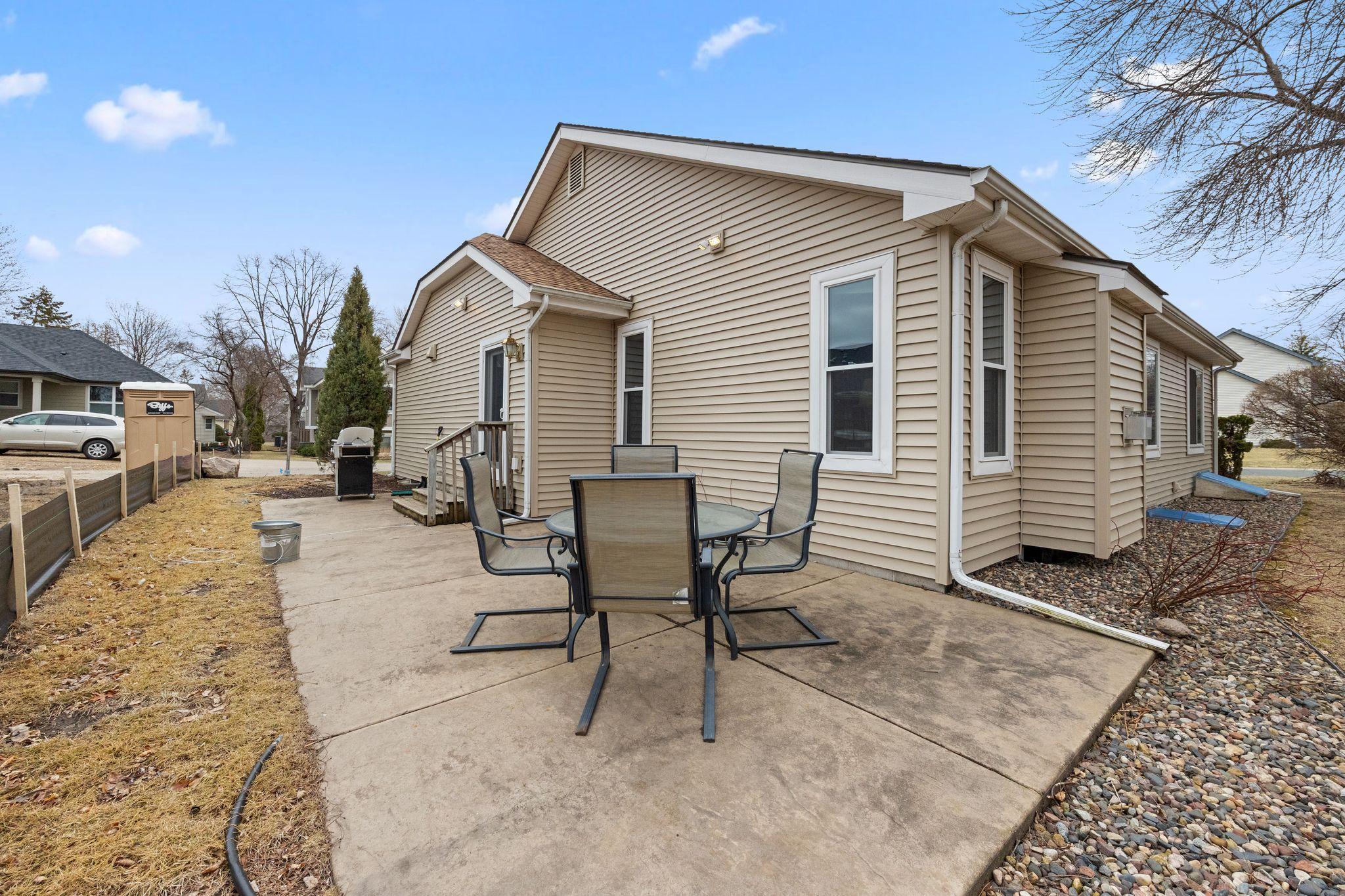 10326 Lee Drive, Eden Prairie, Minnesota image 38