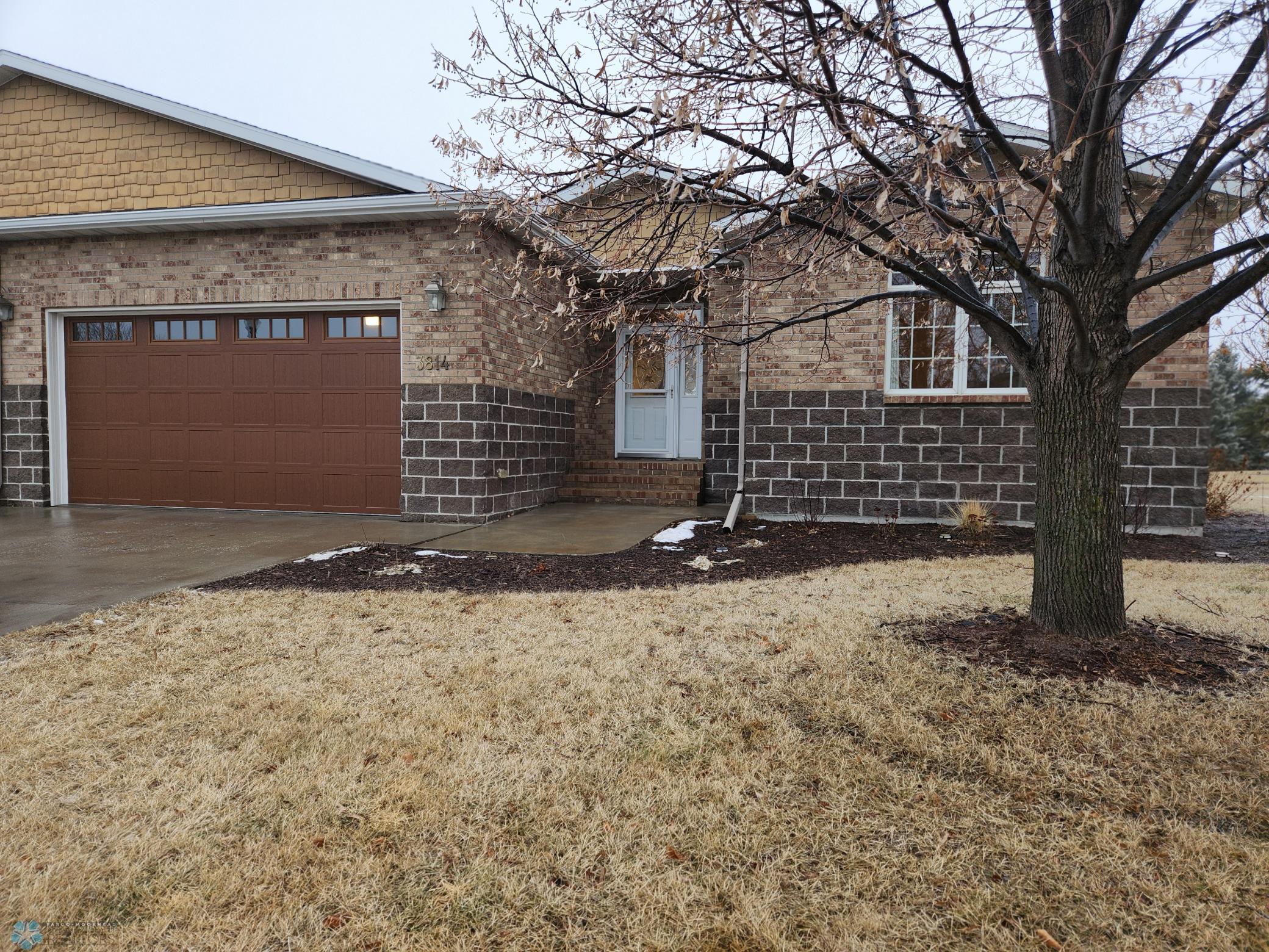 3814 S 41st Avenue, Moorhead, Minnesota image 1