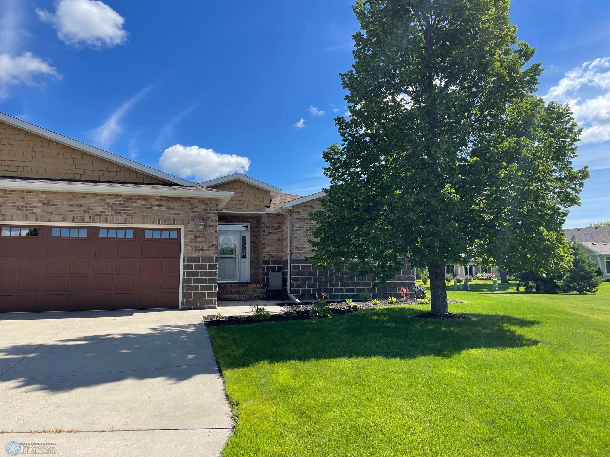 3814 S 41st Avenue, Moorhead, Minnesota image 2