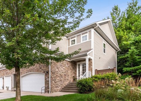 Townhouse For Sale - 17820 Valley Cove Court<br/> Hennepin County, Wayzata, MN 55391