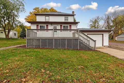 Homes For Sale - 303 3rd Street<br/> Ellendale, MN 56026