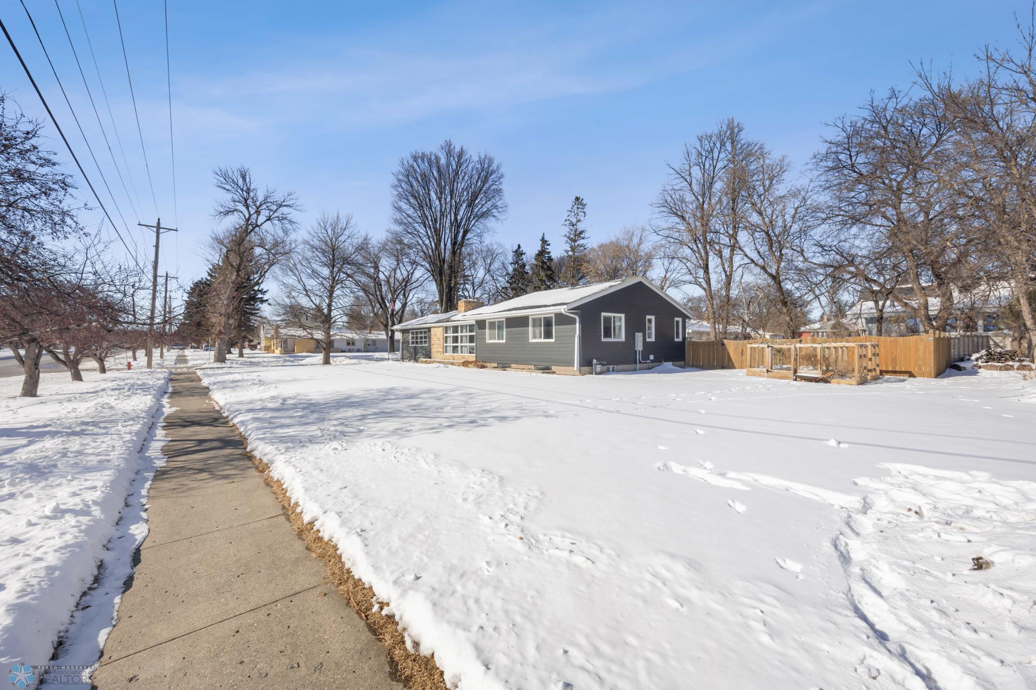 1002 12th Avenue, Moorhead, Minnesota image 3