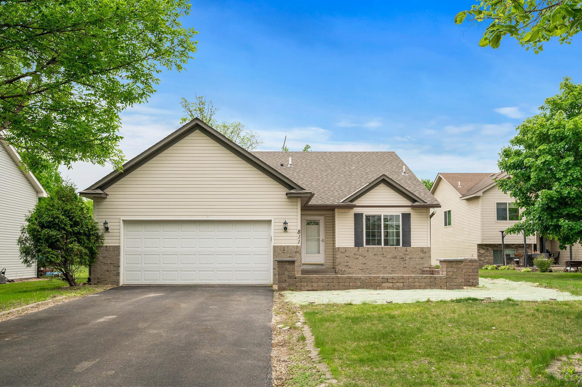 811 Isanti Parkway, Isanti, Minnesota image 1