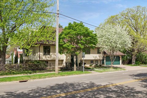 Homes For Sale - 707 Hamline Avenue<br/> Saint Paul, MN 55116