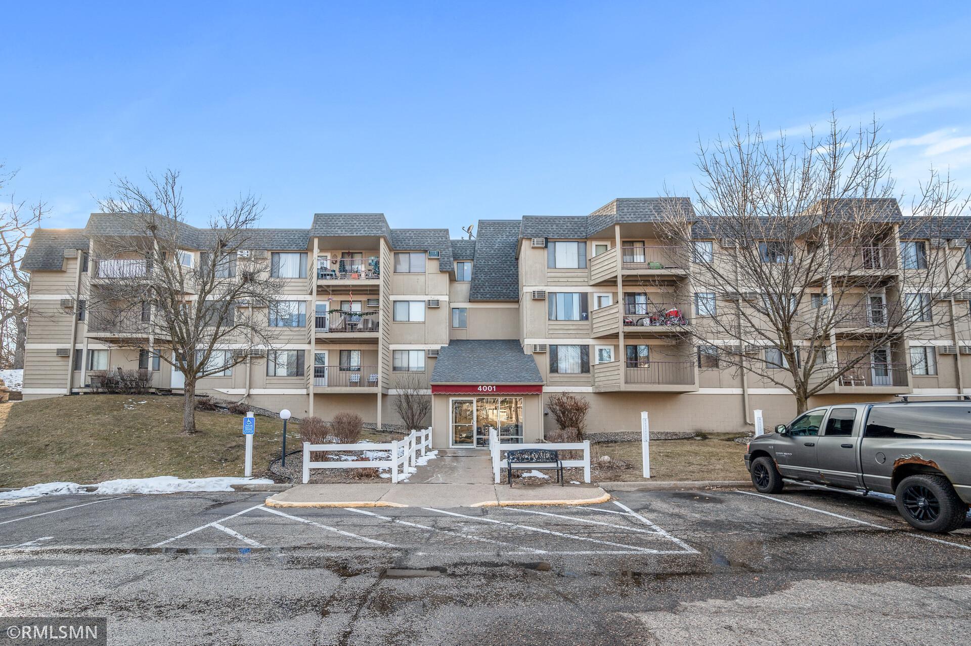 4001 Heritage Hills Drive #205, Bloomington, Minnesota image 2