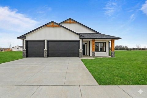 Homes For Sale - 630 7th Avenue<br/> Isanti, MN 55040