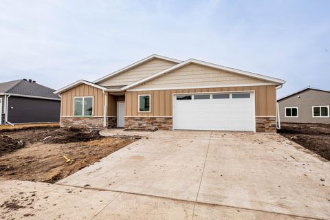 Homes For Sale - 1609 5th Avenue<br/> Dilworth, MN 56529