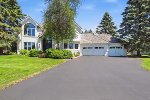 Homes For Sale - 10368 Bluff Road<br/> Eden Prairie, MN 55347