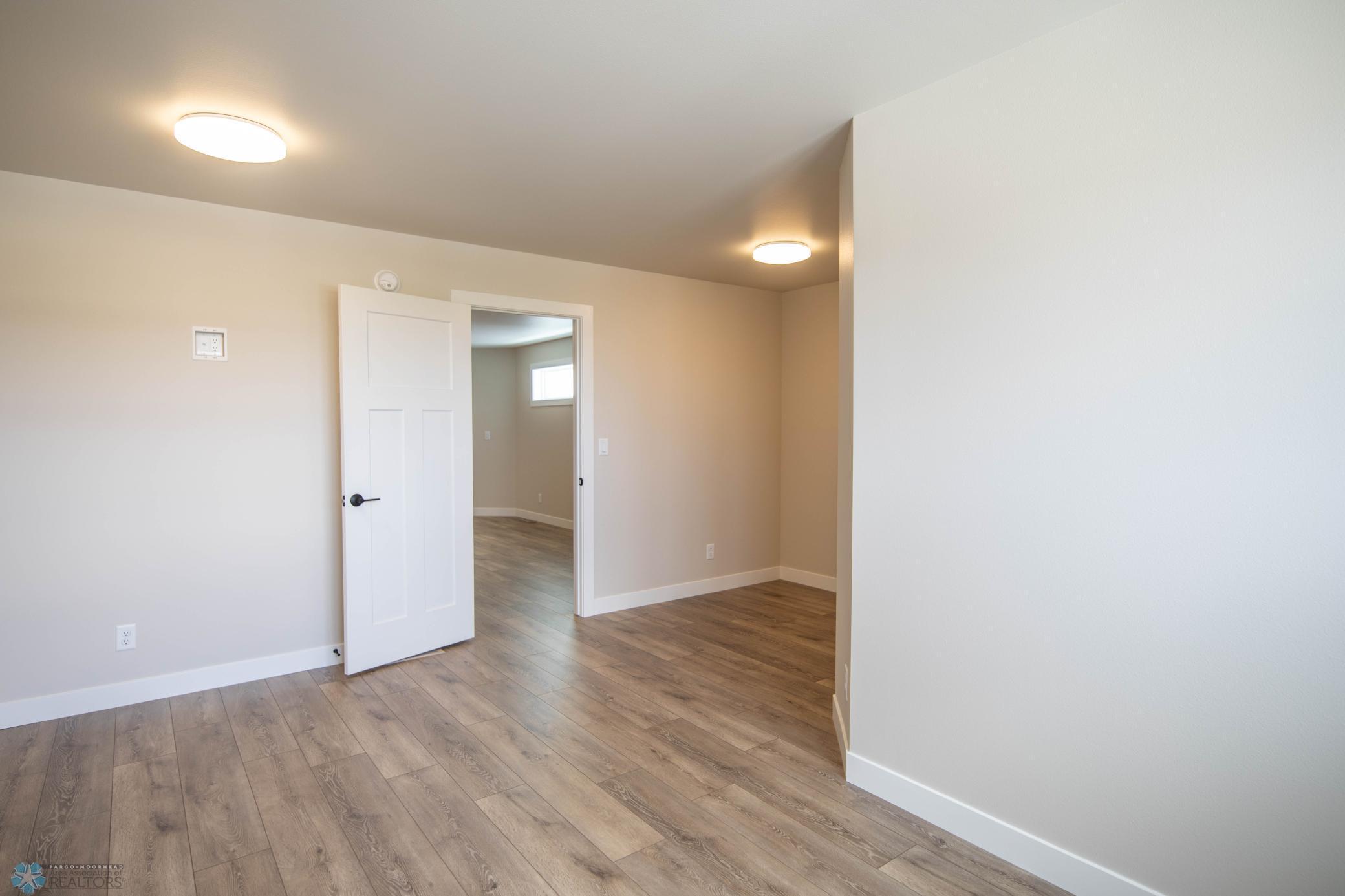 West Fargo, North Dakota 58078, United States, 3 Bedrooms Bedrooms, ,3 BathroomsBathrooms,Residential,Pending,52637