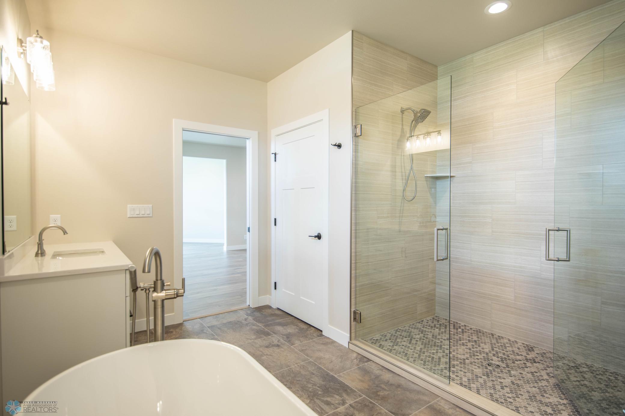 West Fargo, North Dakota 58078, United States, 3 Bedrooms Bedrooms, ,3 BathroomsBathrooms,Residential,Pending,52637