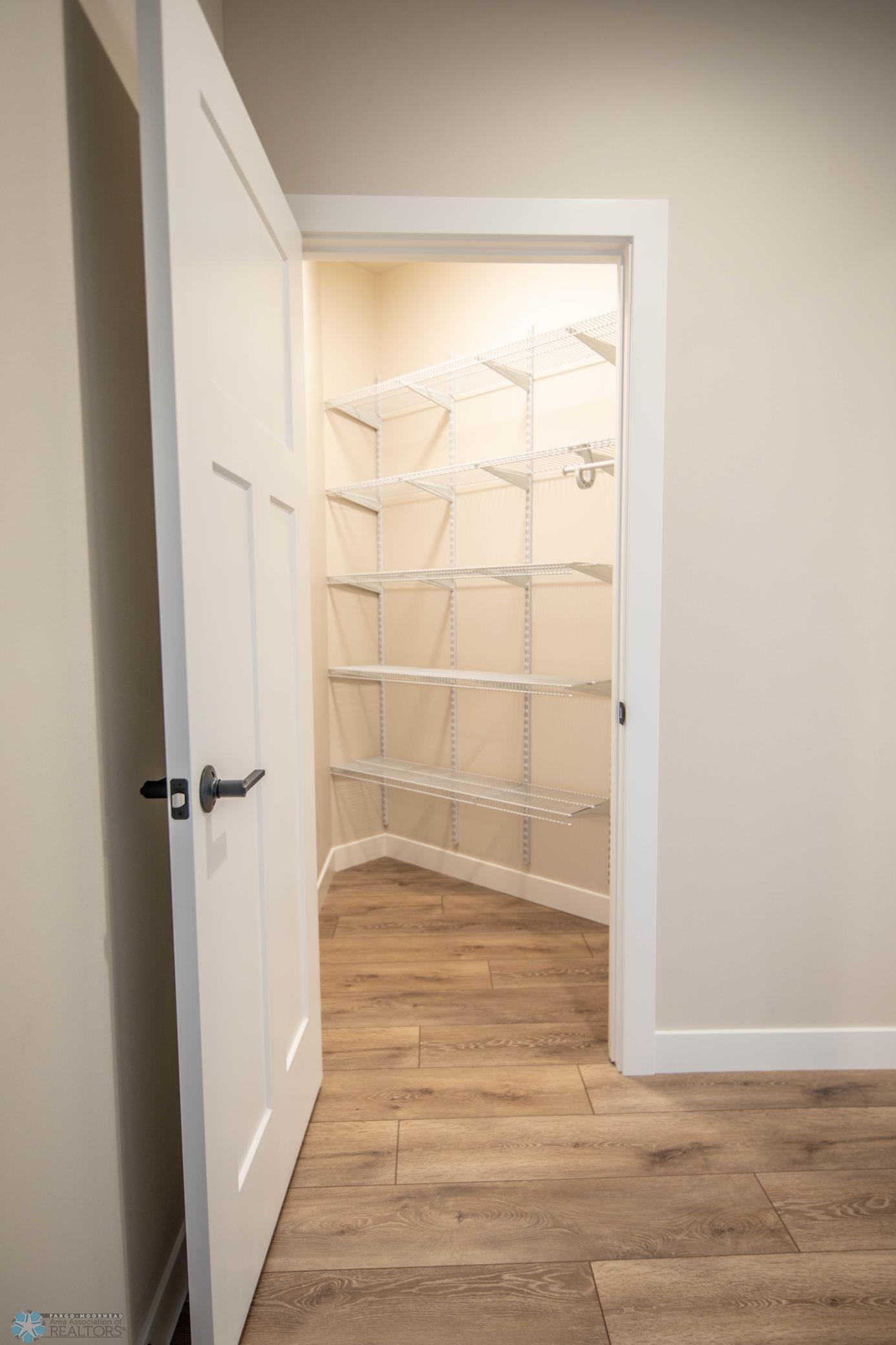 West Fargo, North Dakota 58078, United States, 3 Bedrooms Bedrooms, ,3 BathroomsBathrooms,Residential,Pending,52637