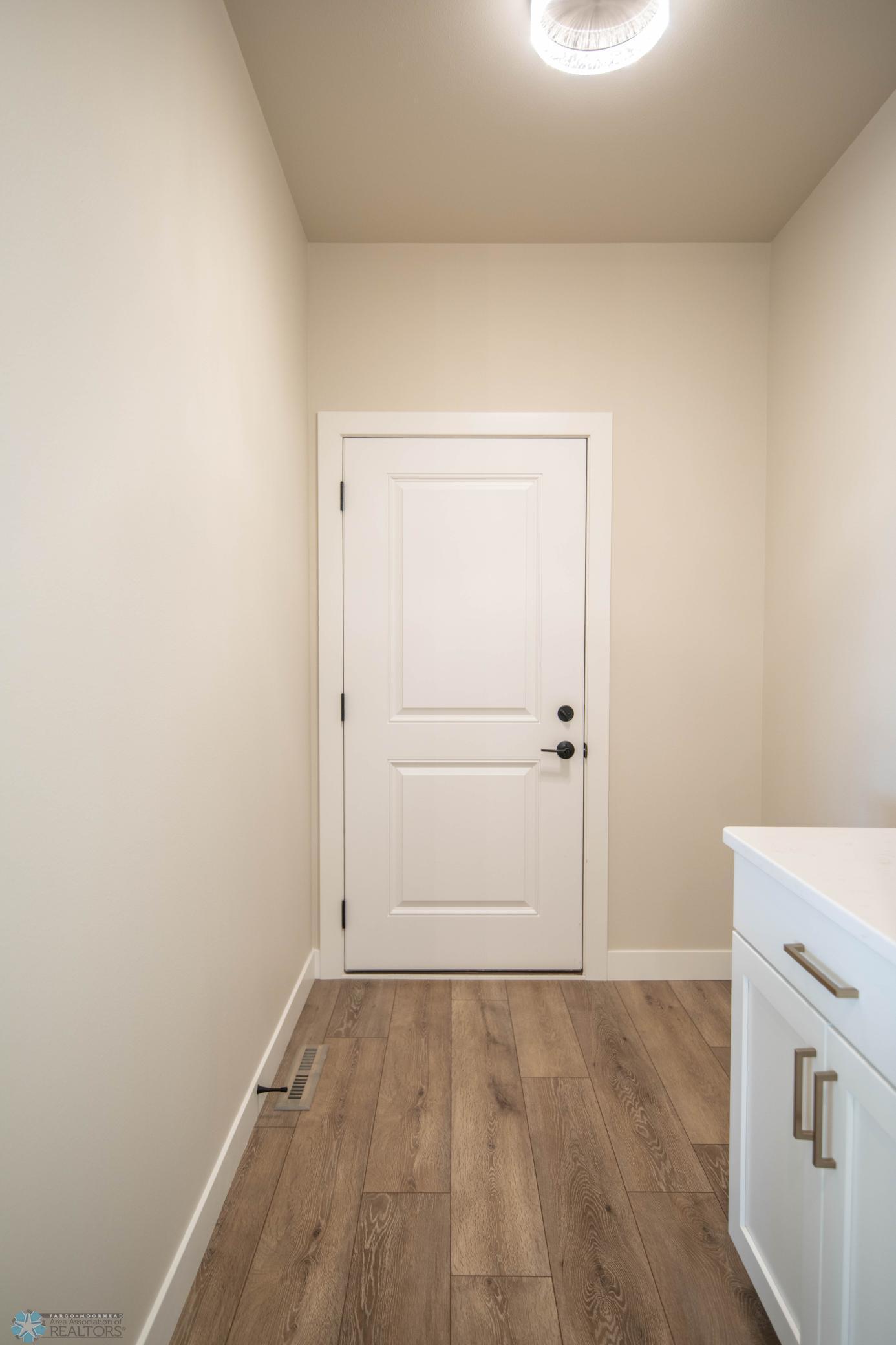 West Fargo, North Dakota 58078, United States, 3 Bedrooms Bedrooms, ,3 BathroomsBathrooms,Residential,Pending,52637