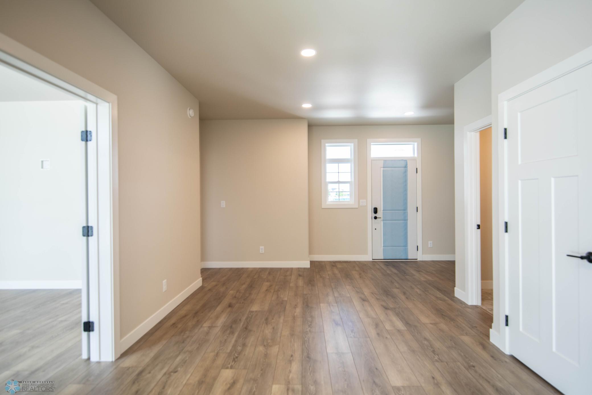 West Fargo, North Dakota 58078, United States, 3 Bedrooms Bedrooms, ,3 BathroomsBathrooms,Residential,Pending,52637