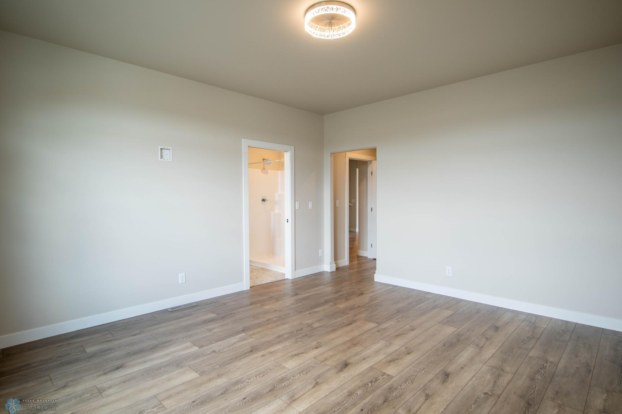 West Fargo, North Dakota 58078, United States, 3 Bedrooms Bedrooms, ,3 BathroomsBathrooms,Residential,Pending,52637