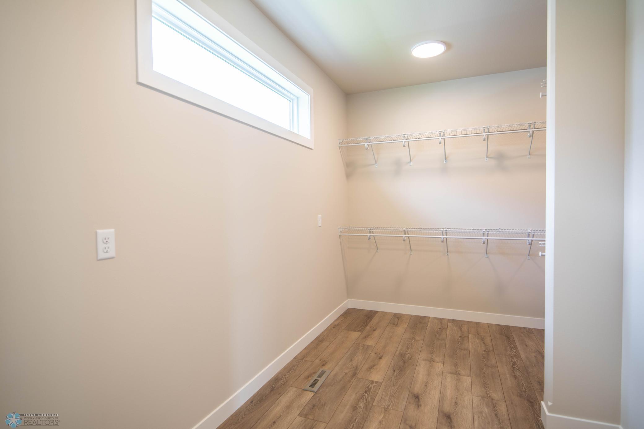 West Fargo, North Dakota 58078, United States, 3 Bedrooms Bedrooms, ,3 BathroomsBathrooms,Residential,Pending,52637