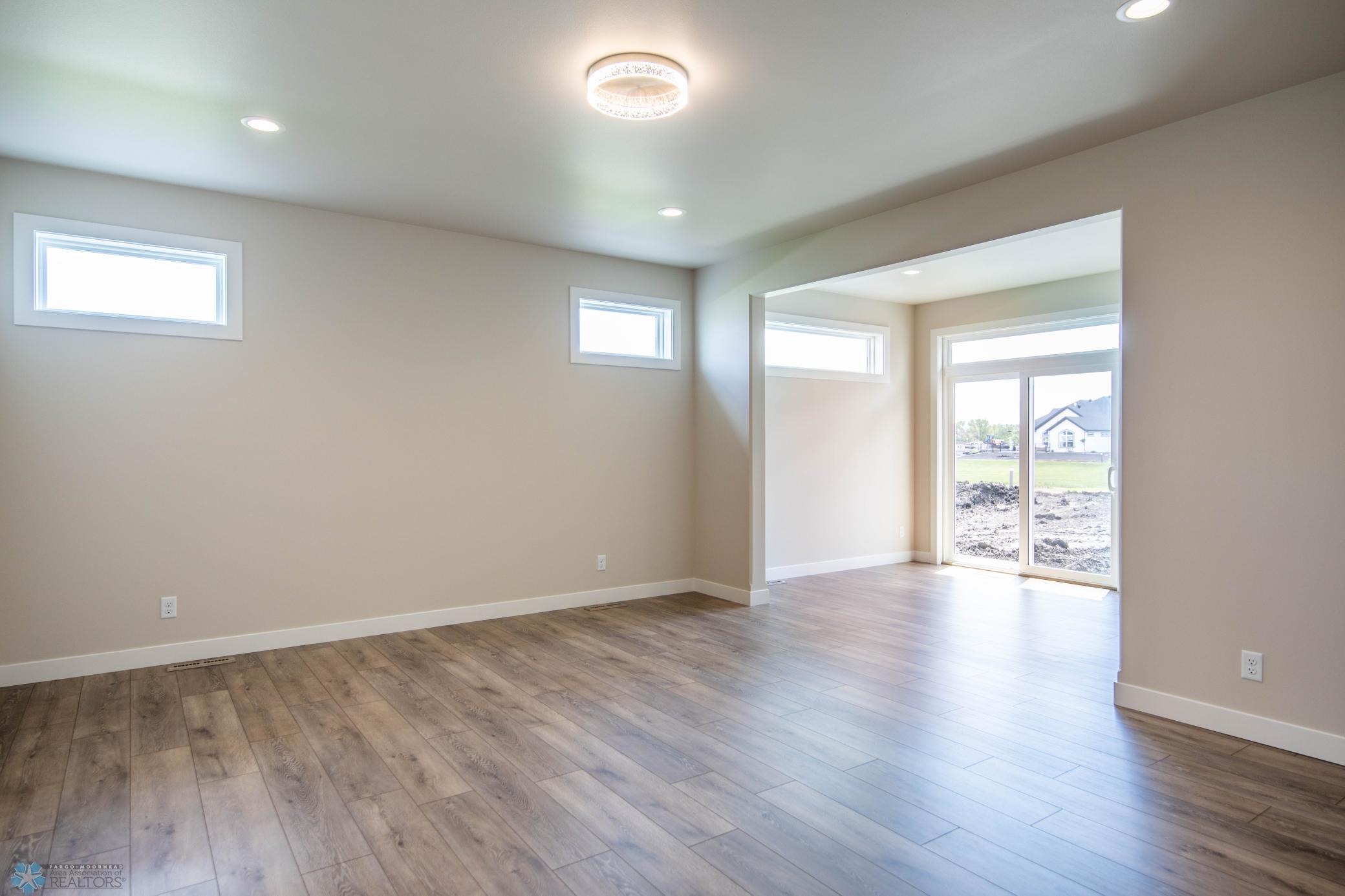 West Fargo, North Dakota 58078, United States, 3 Bedrooms Bedrooms, ,3 BathroomsBathrooms,Residential,Pending,52637