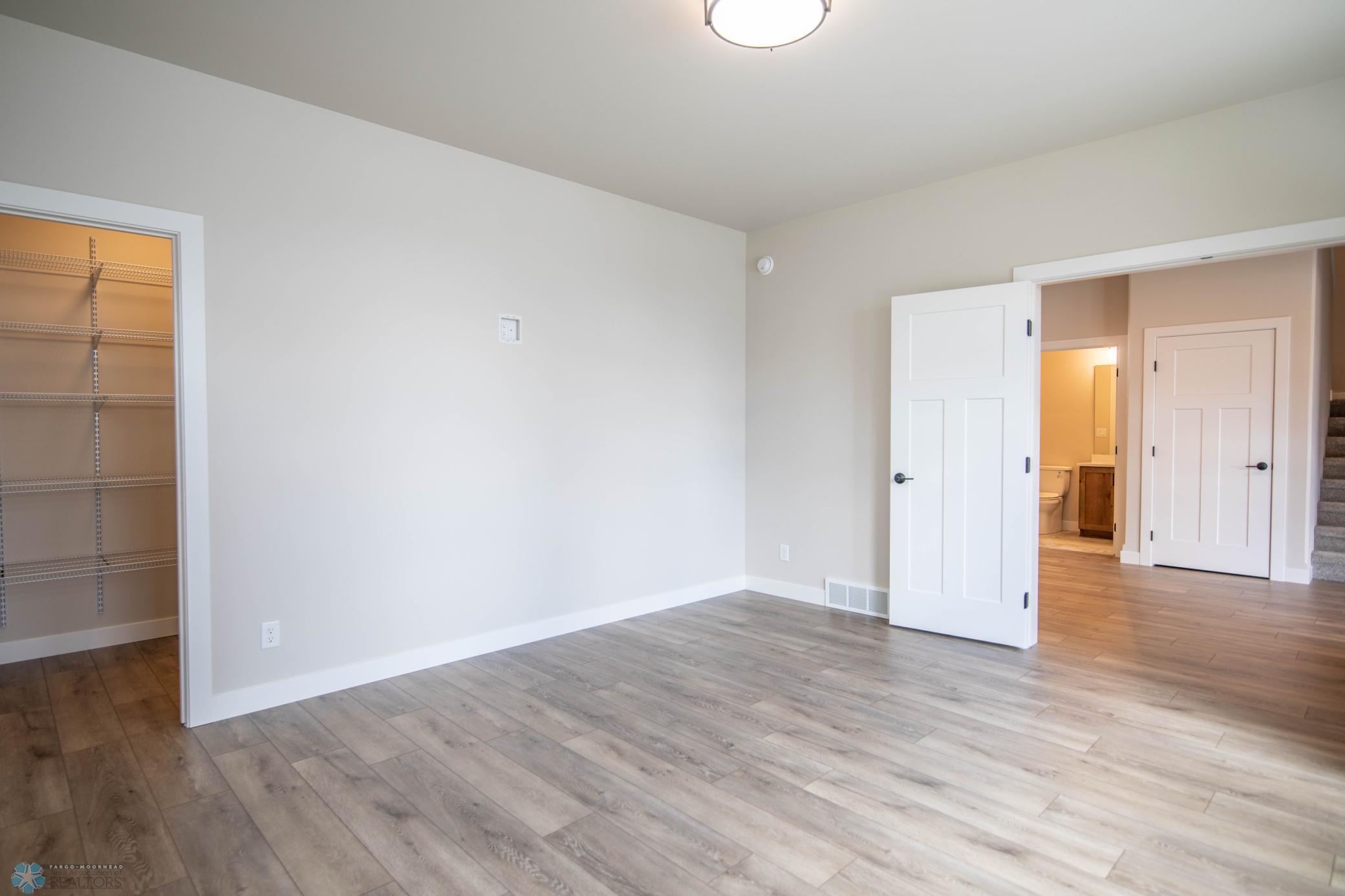 West Fargo, North Dakota 58078, United States, 3 Bedrooms Bedrooms, ,3 BathroomsBathrooms,Residential,Pending,52637