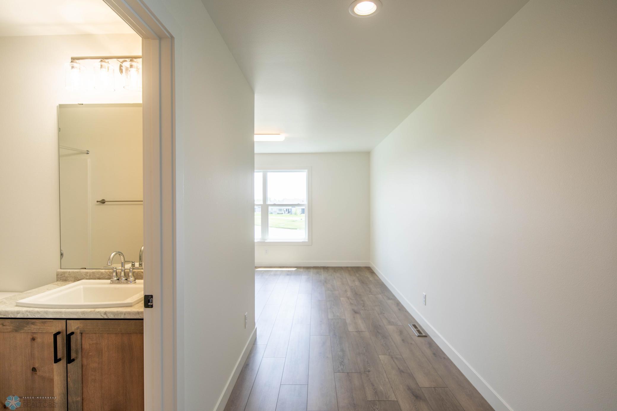 West Fargo, North Dakota 58078, United States, 3 Bedrooms Bedrooms, ,3 BathroomsBathrooms,Residential,Pending,52637