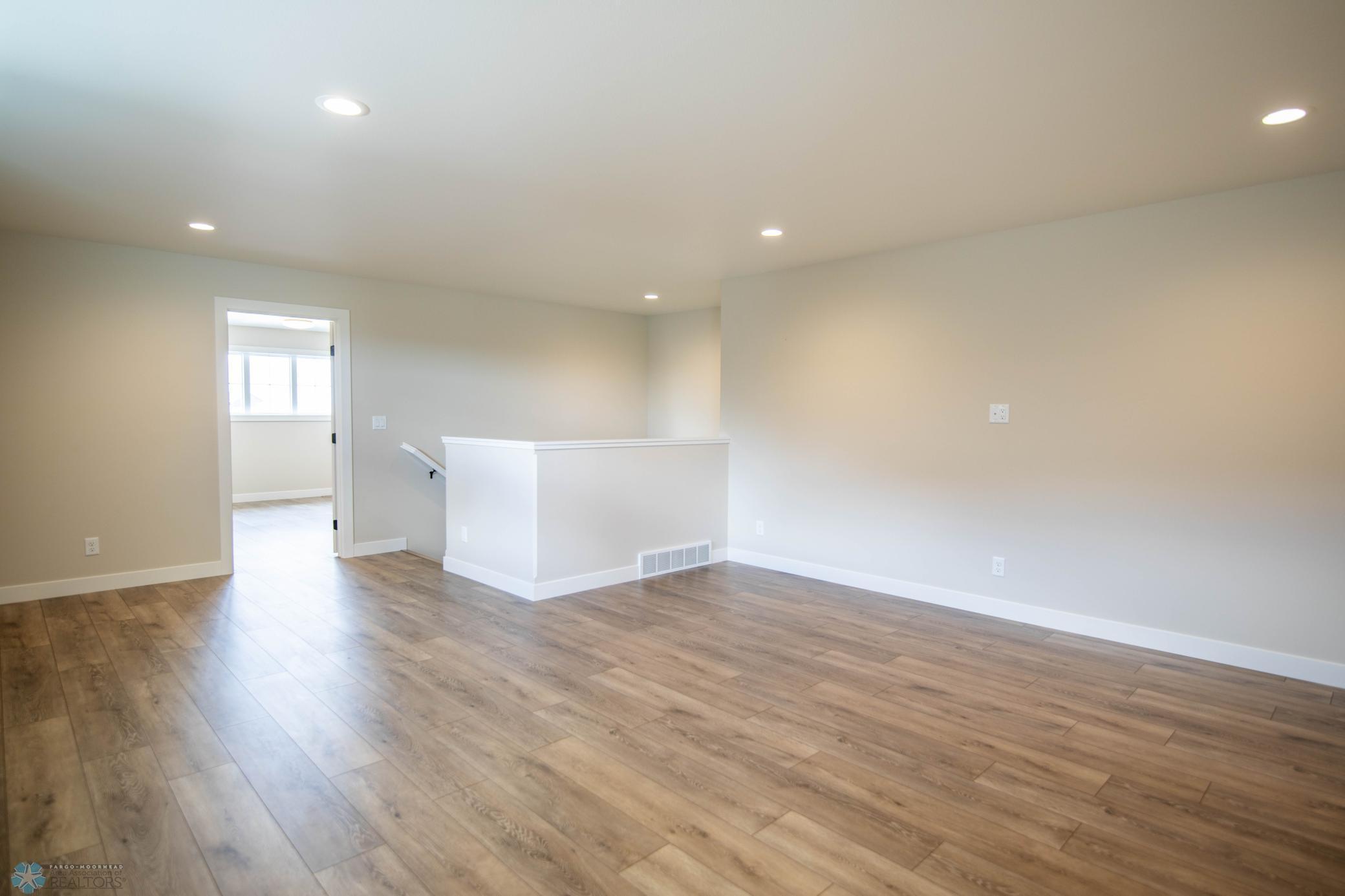 West Fargo, North Dakota 58078, United States, 3 Bedrooms Bedrooms, ,3 BathroomsBathrooms,Residential,Pending,52637