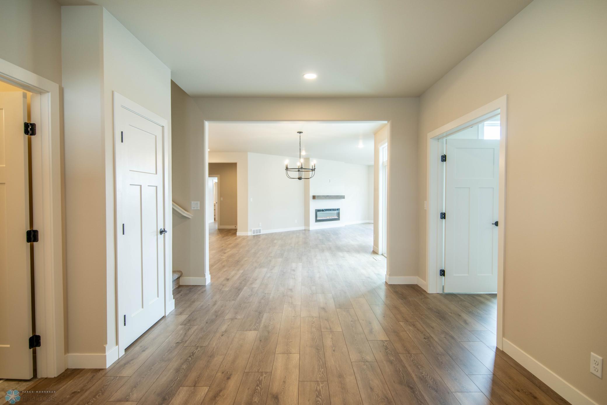 West Fargo, North Dakota 58078, United States, 3 Bedrooms Bedrooms, ,3 BathroomsBathrooms,Residential,Pending,52637