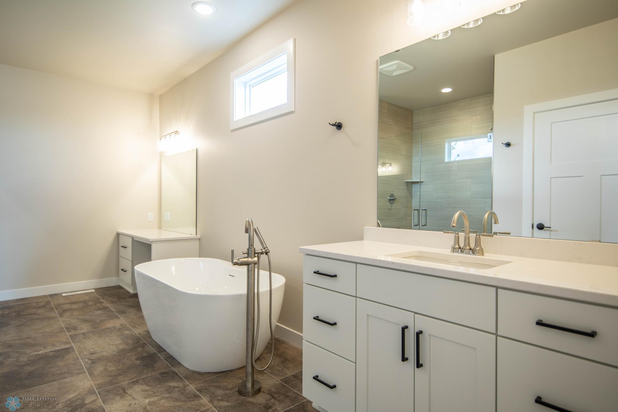 West Fargo, North Dakota 58078, United States, 3 Bedrooms Bedrooms, ,3 BathroomsBathrooms,Residential,Pending,52637