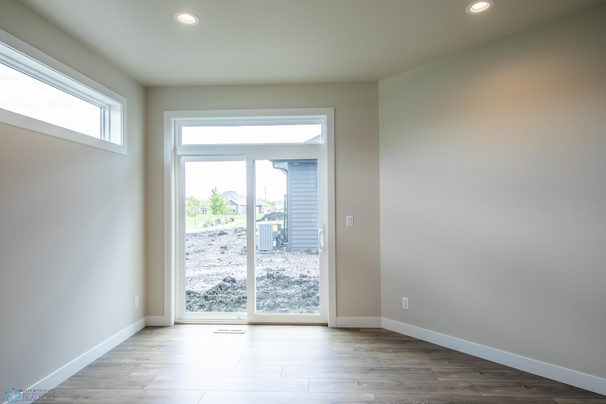 West Fargo, North Dakota 58078, United States, 3 Bedrooms Bedrooms, ,3 BathroomsBathrooms,Residential,Pending,52637