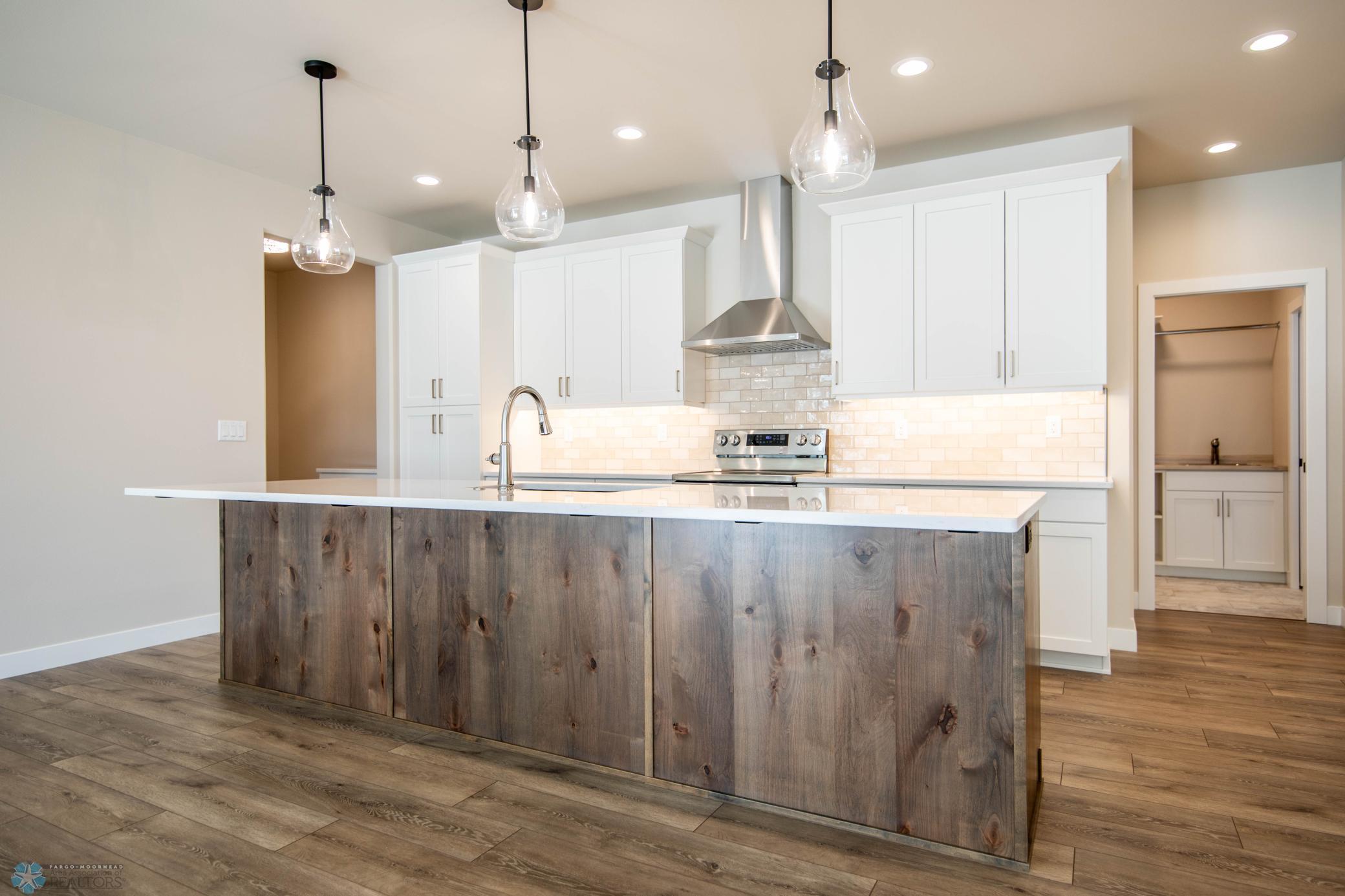 West Fargo, North Dakota 58078, United States, 3 Bedrooms Bedrooms, ,3 BathroomsBathrooms,Residential,Pending,52637