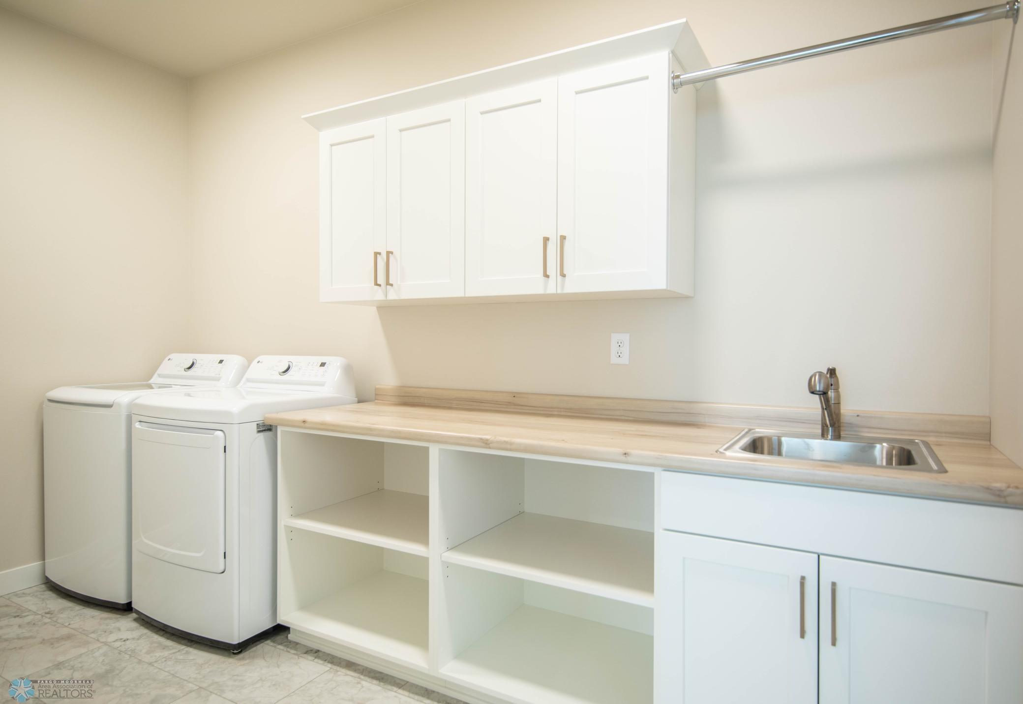 West Fargo, North Dakota 58078, United States, 3 Bedrooms Bedrooms, ,3 BathroomsBathrooms,Residential,Pending,52637