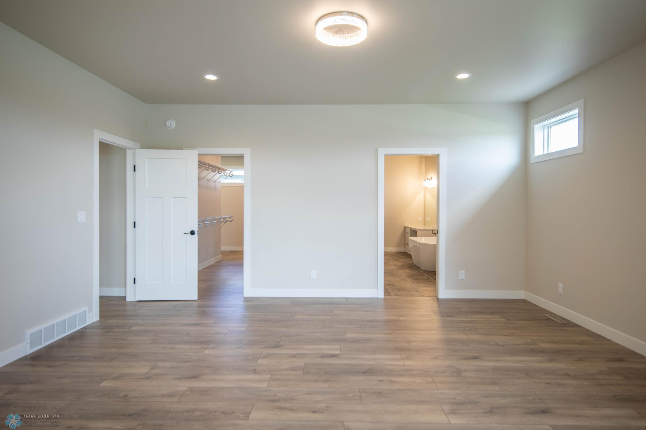 West Fargo, North Dakota 58078, United States, 3 Bedrooms Bedrooms, ,3 BathroomsBathrooms,Residential,Pending,52637