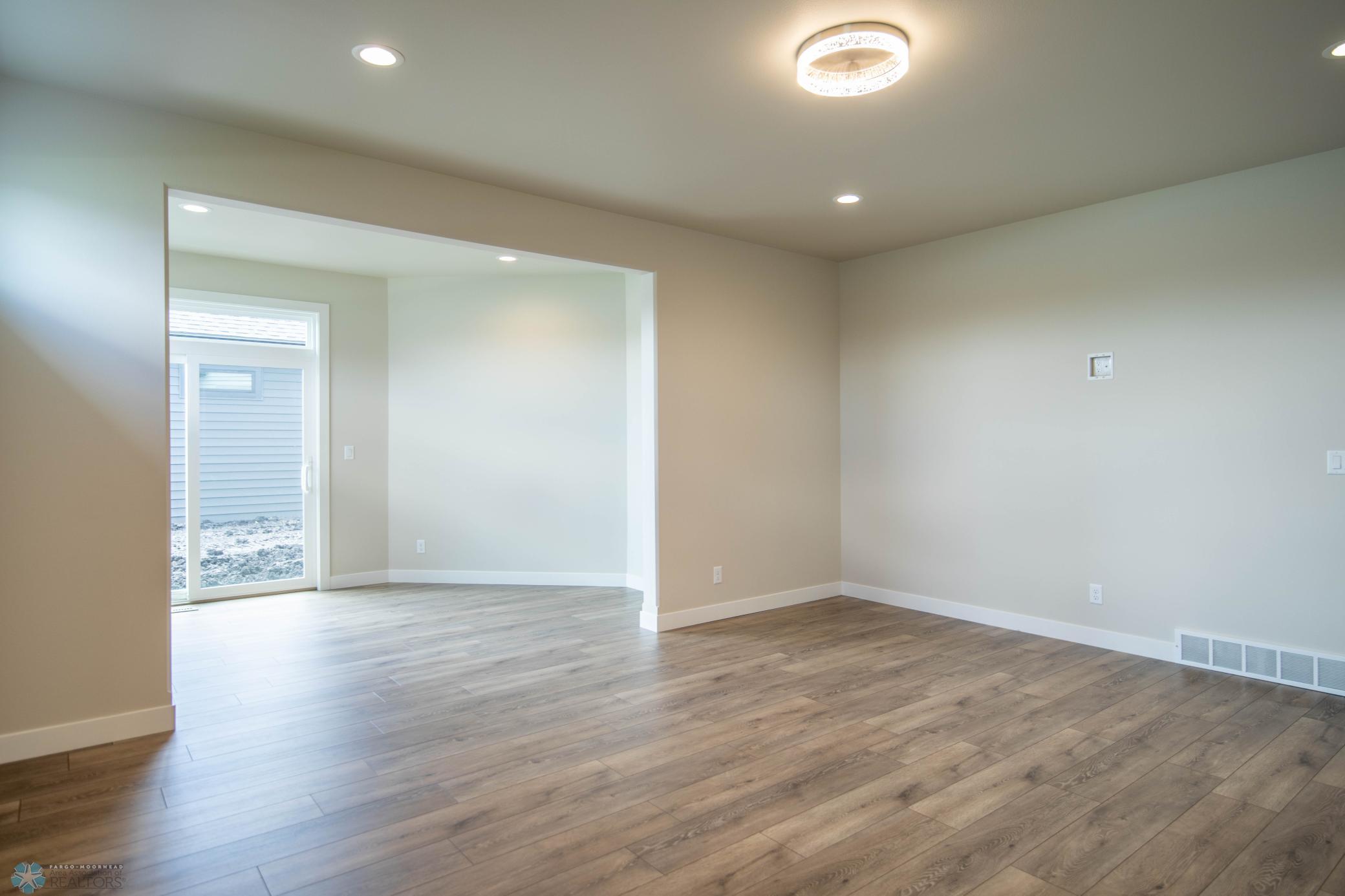 West Fargo, North Dakota 58078, United States, 3 Bedrooms Bedrooms, ,3 BathroomsBathrooms,Residential,Pending,52637