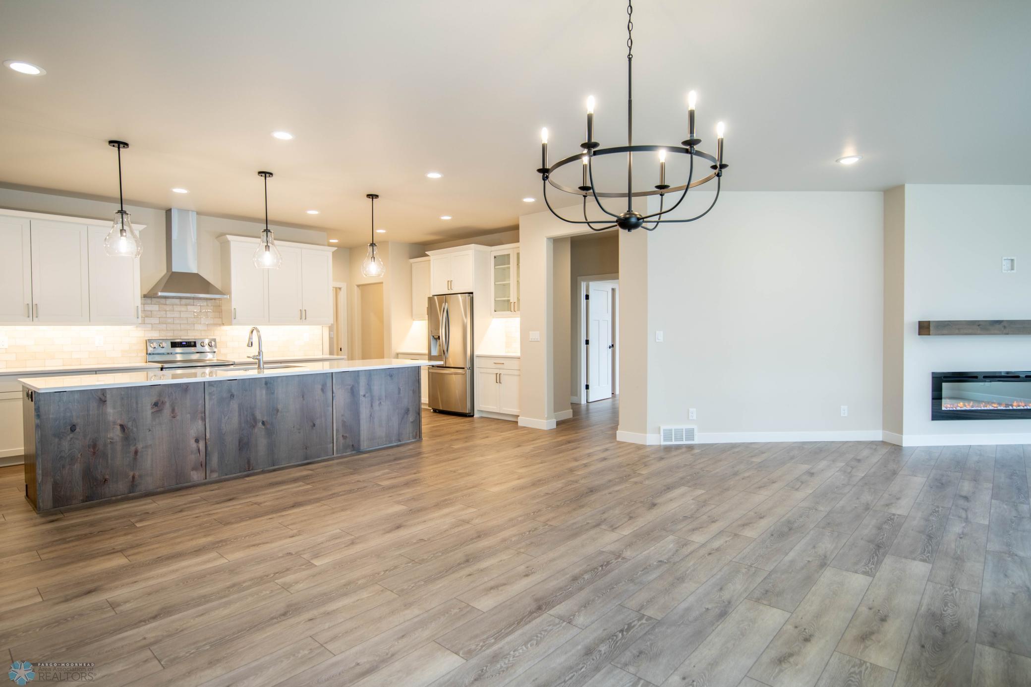 West Fargo, North Dakota 58078, United States, 3 Bedrooms Bedrooms, ,3 BathroomsBathrooms,Residential,Pending,52637