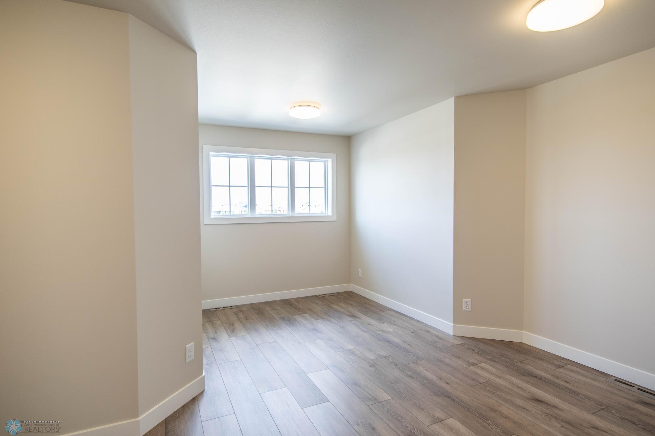 West Fargo, North Dakota 58078, United States, 3 Bedrooms Bedrooms, ,3 BathroomsBathrooms,Residential,Pending,52637