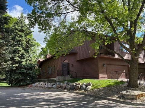 Townhouse For Sale - 12572 Parkwood Drive<br/> Dakota County, Burnsville, MN 55337