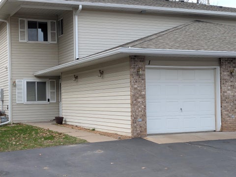 Condo For Sale - 120 Ruth Street<br/> Ramsey County, Saint Paul, MN 55119