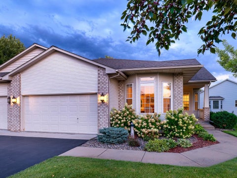 Townhouse For Sale - 17533 Haralson Drive<br/> Hennepin County, Eden Prairie, MN 55347