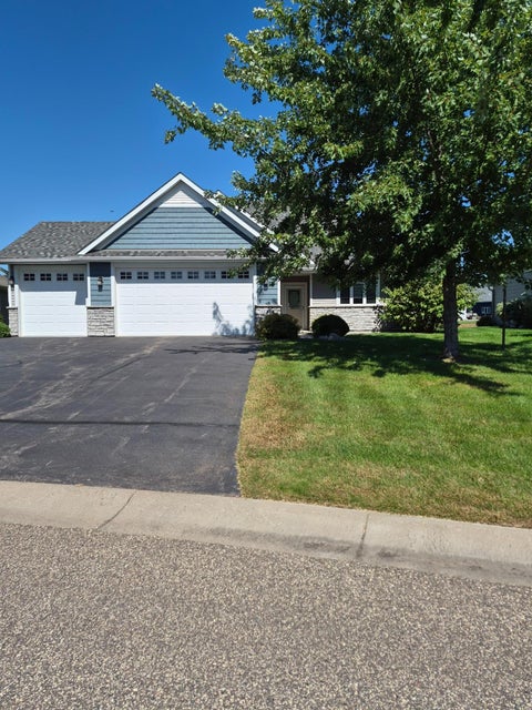Townhouse For Sale - 25423 Heims Lake Circle<br/> Wyoming, MN 55092