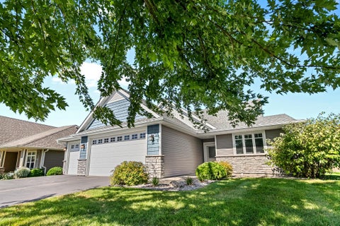 Townhouse For Sale - 25423 Heims Lake Circle<br/> Chisago County, Wyoming, MN 55092