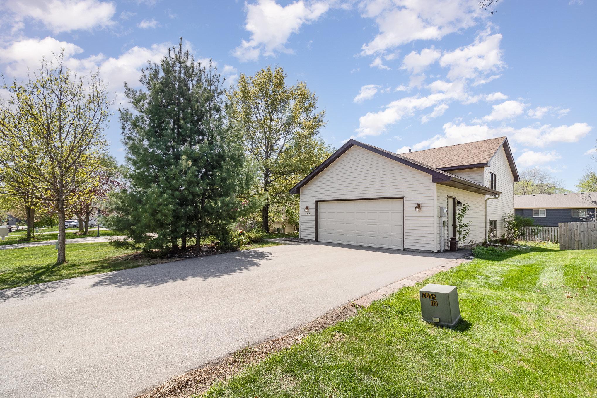 8212 Jewel Avenue, Cottage Grove, Minnesota image 2