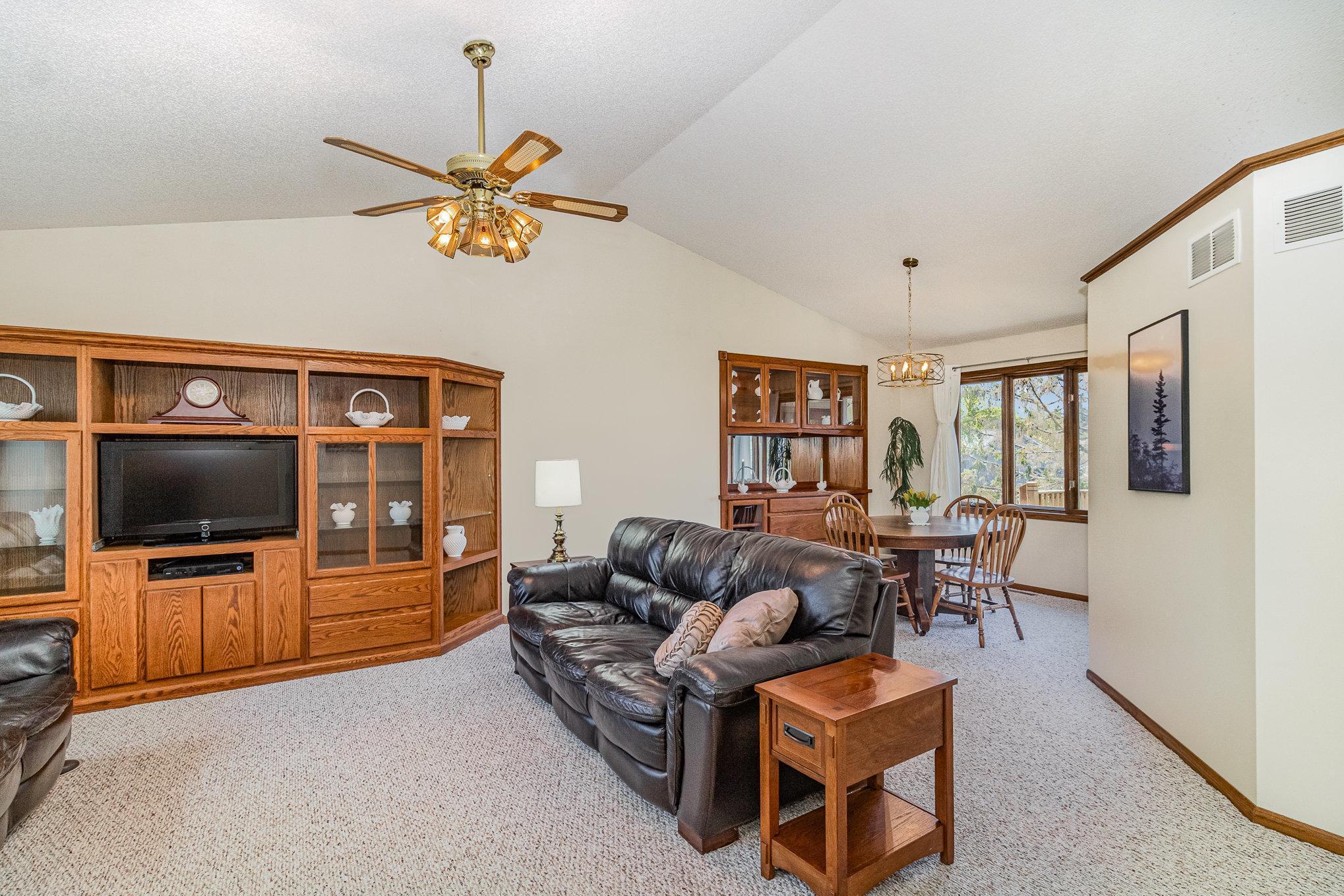 8212 Jewel Avenue, Cottage Grove, Minnesota image 3