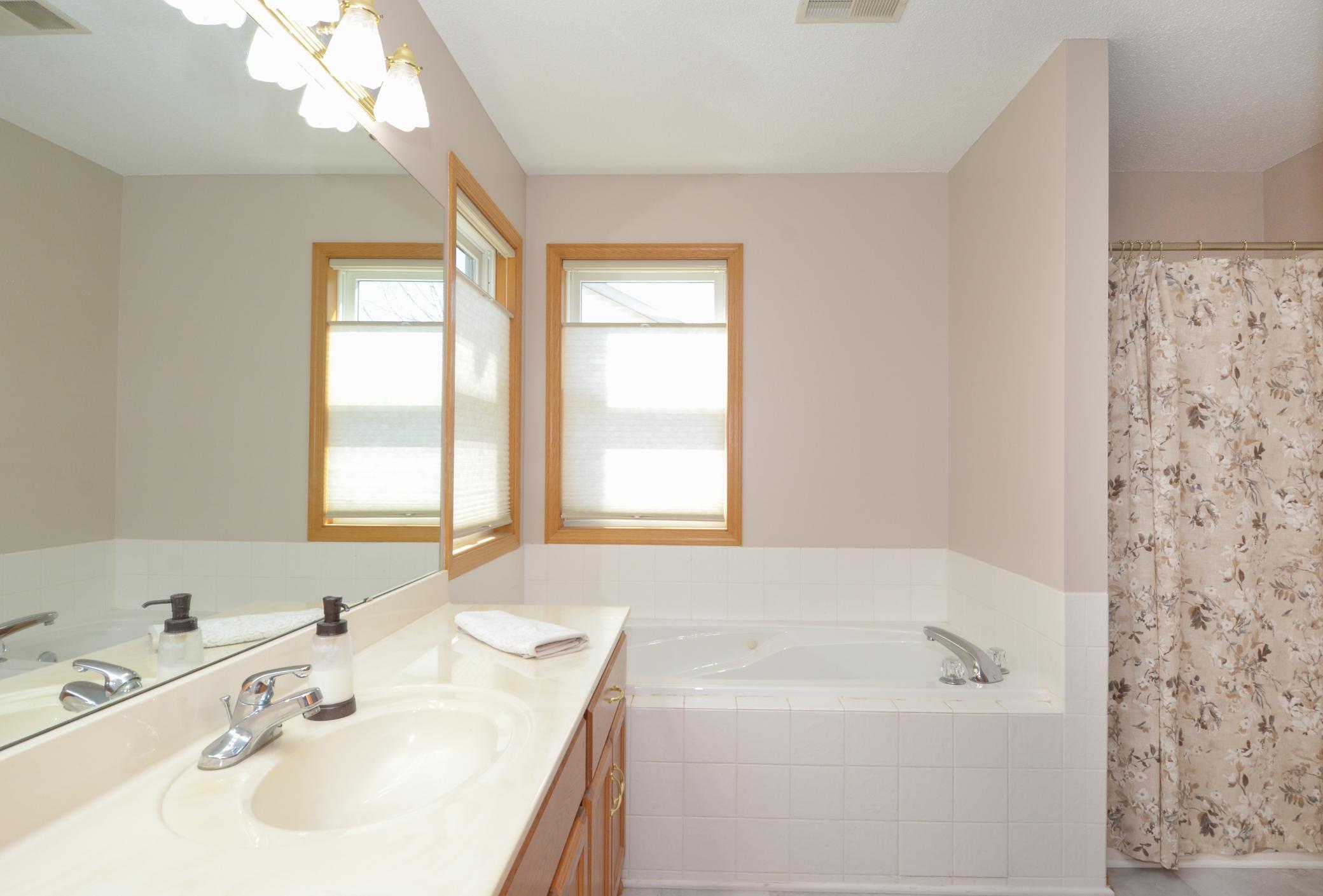 10013 Hidden Oaks Lane, Champlin, Minnesota image 18