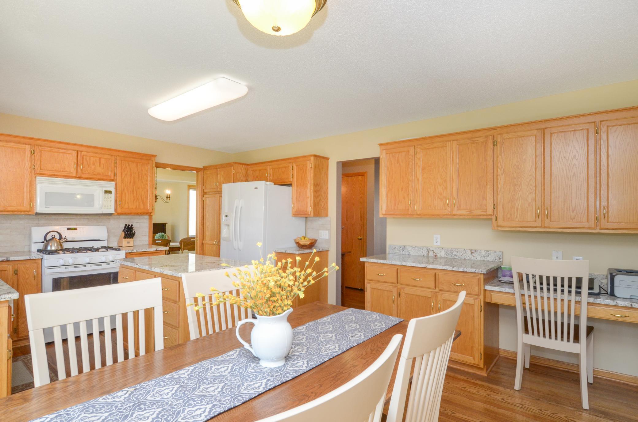 10013 Hidden Oaks Lane, Champlin, Minnesota image 6