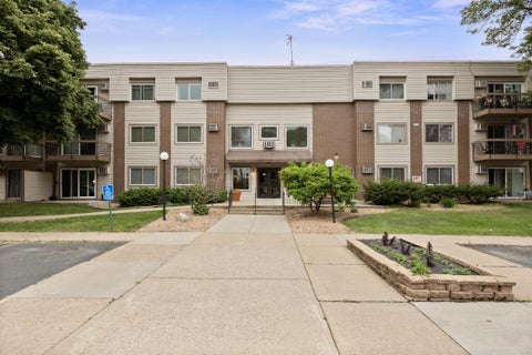 Condo For Sale - 2800 Hillsboro Avenue<br/> New Hope, MN 55427